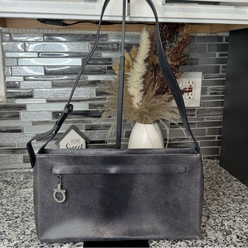 Elegant Black Leather Shoulder Bag